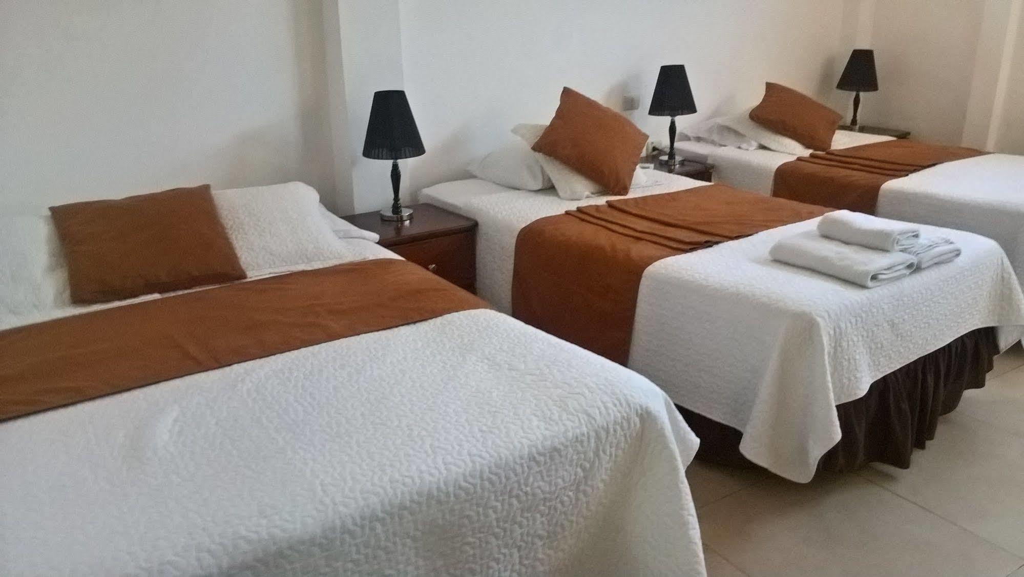 Hostal Costa Del Pacifico プエルトアヨラ エクステリア 写真
