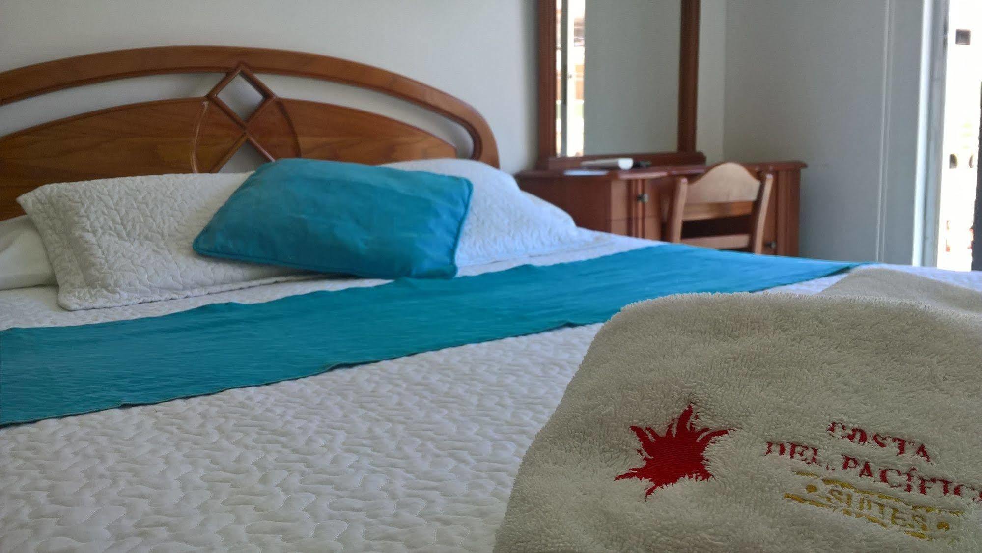 Hostal Costa Del Pacifico プエルトアヨラ エクステリア 写真